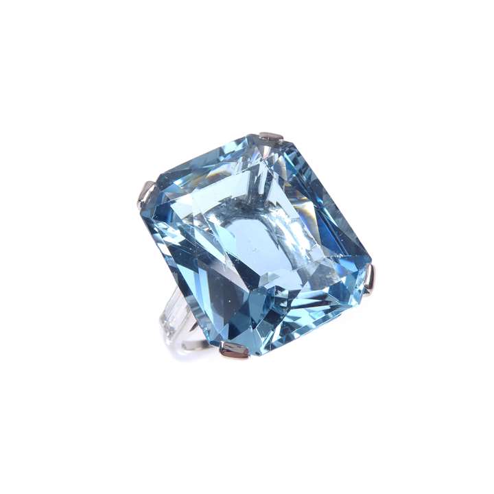 Single stone aquamarine dress ring